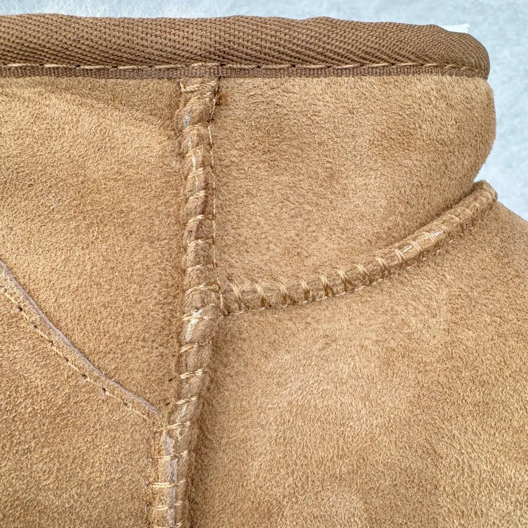 Pick up locally 💰520 UGG 5092 Classic autumn and winter sheepskin and fur integrated snow boots. All shoes are made of ZP. Longfeng A-grade Australian imported sheepskin and fur integrated brand OEM production line. Fully follow the ZP process. OEM original pattern maker. Adhering to the principle of no original shoe development and selection. Pay attention to every detail. The most authentic version on the market. TREADLITE "Light Wing" technology outsole. Light/durable/flexible/pile size: 35 36 37 38 39 40 Coding: by2936070